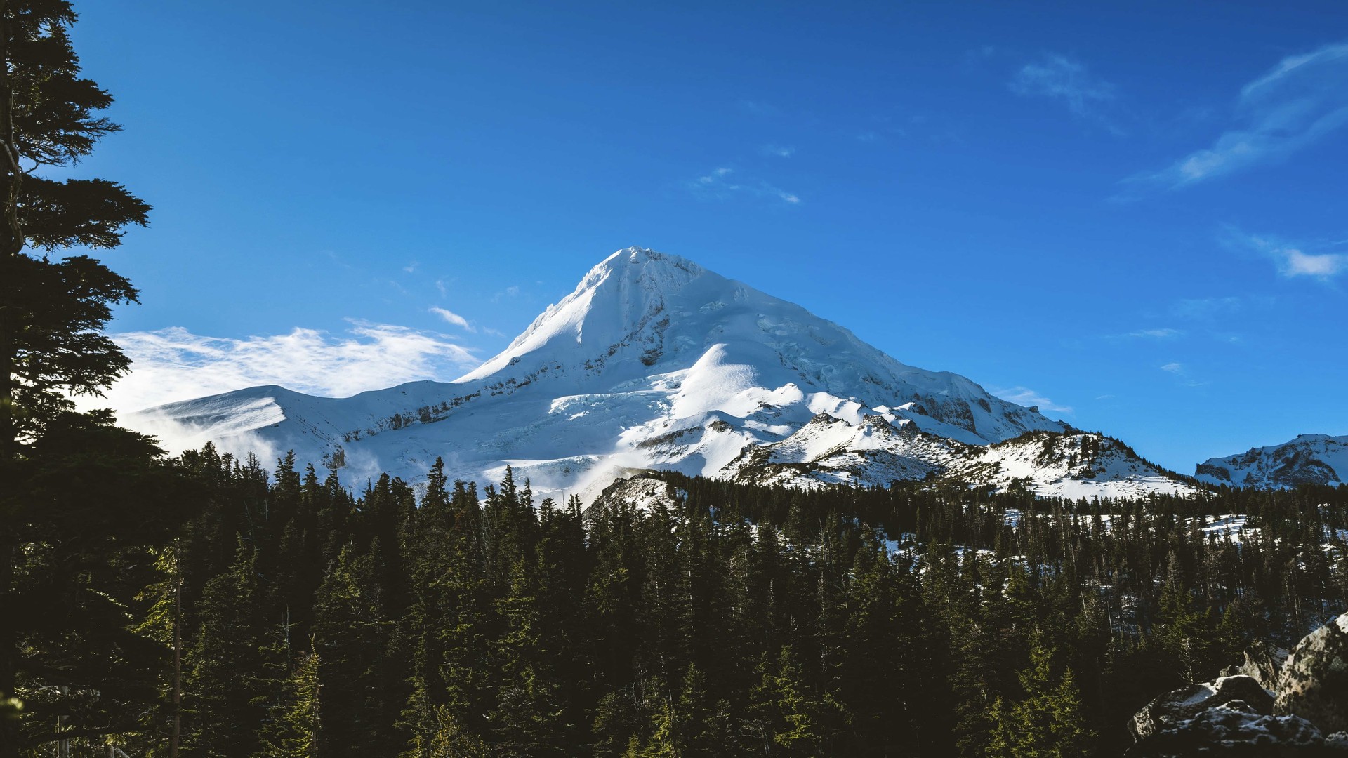 美丽高山风景图片高清动态壁纸